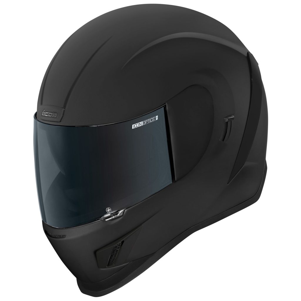 Casco Icon Airform Dark, policarbonato inyectado, certificación DOT y ECE 22-06, incluye visera negra y lentes internos oscuros, Icon no se empaña, espumas absorbentes de humedad